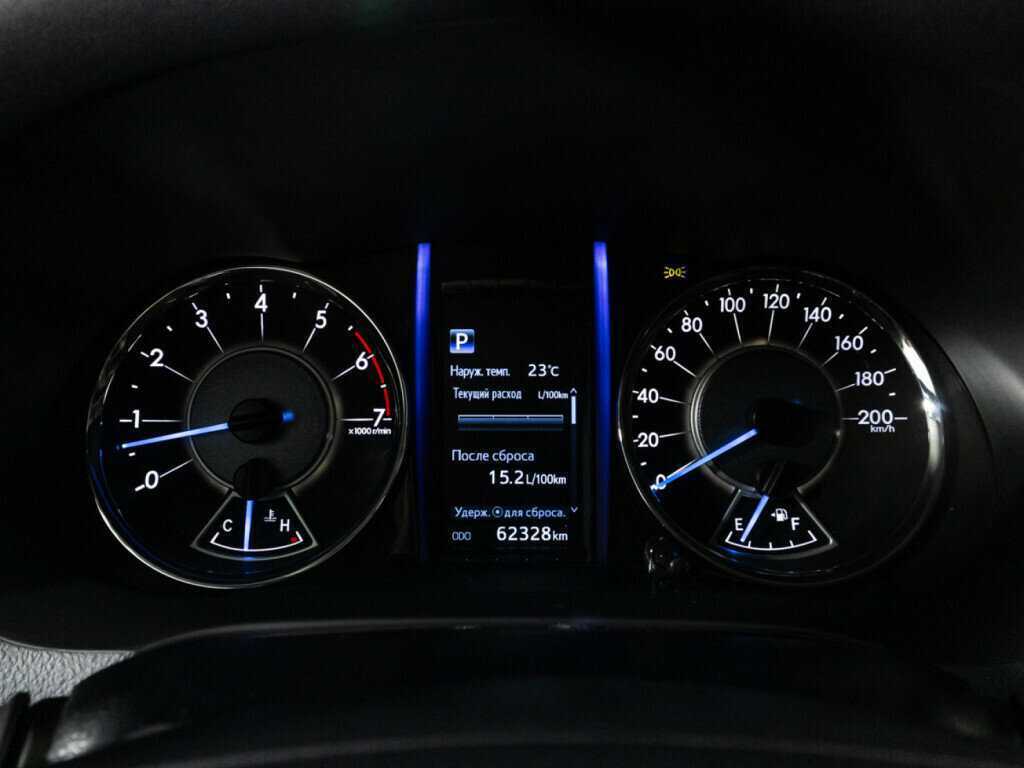 Купить Toyota Fortuner с пробегом. Фото: #11
