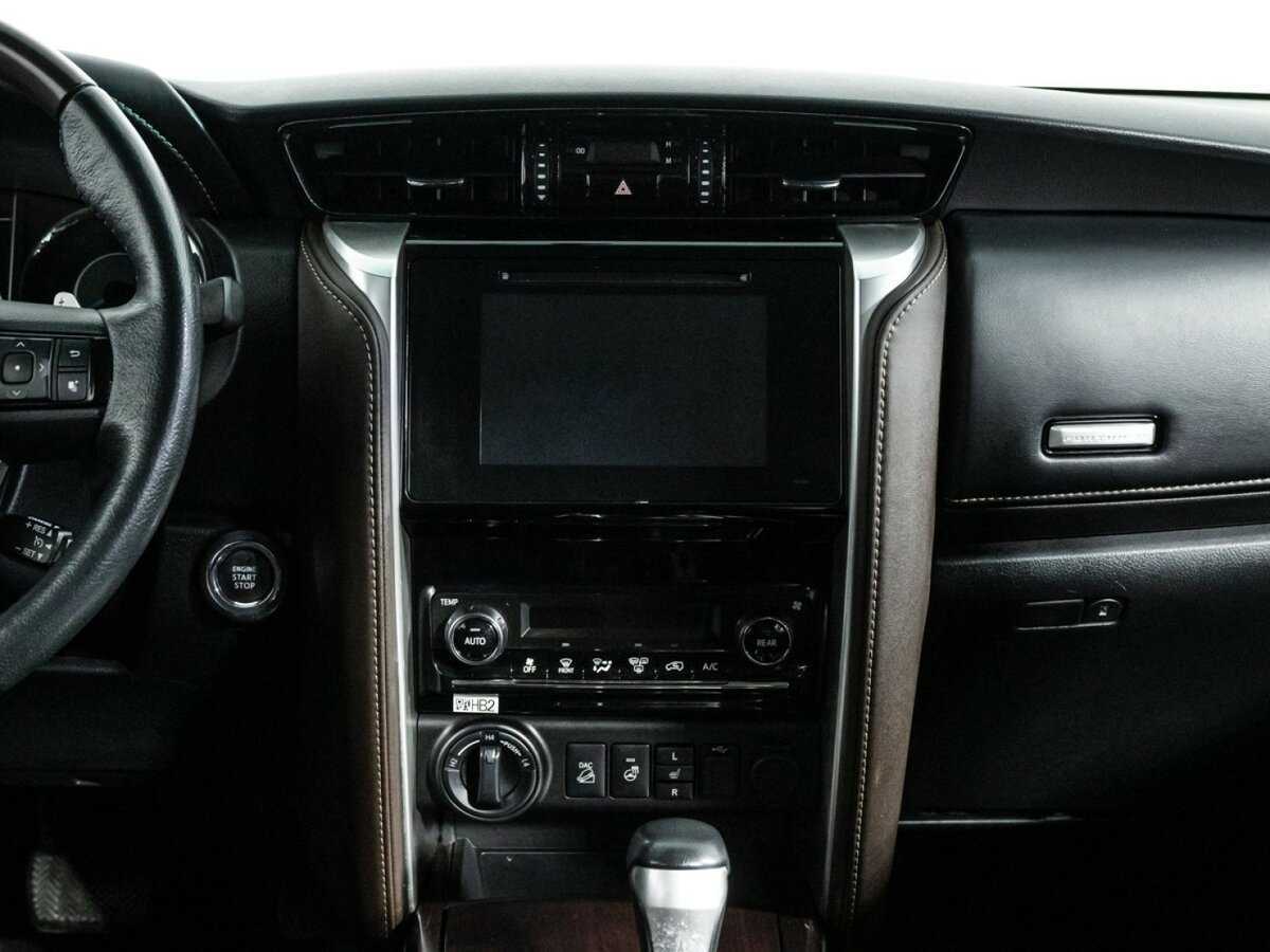 Купить Toyota Fortuner с пробегом. Фото: #13