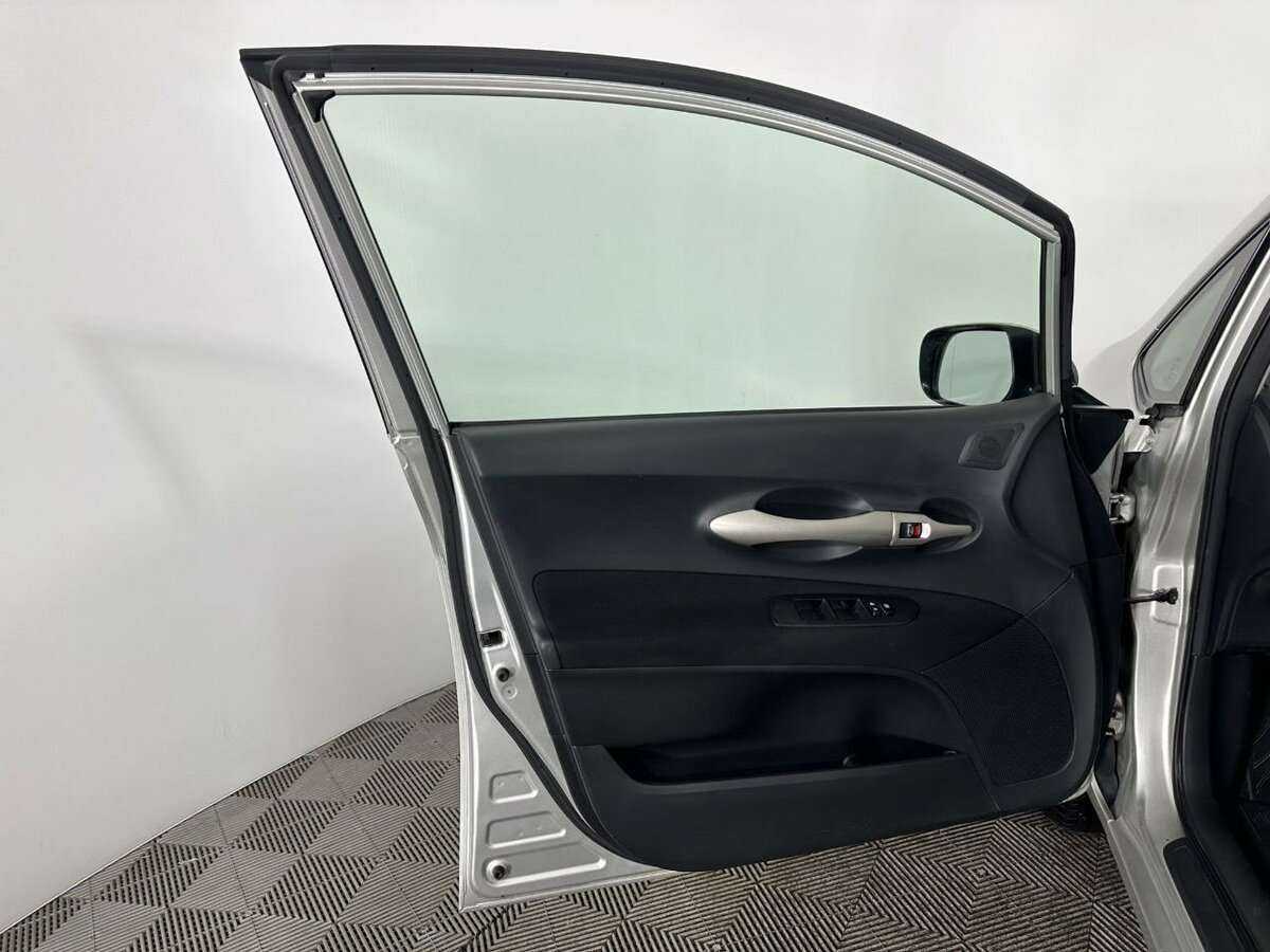Купить Toyota Auris с пробегом. Фото: #7