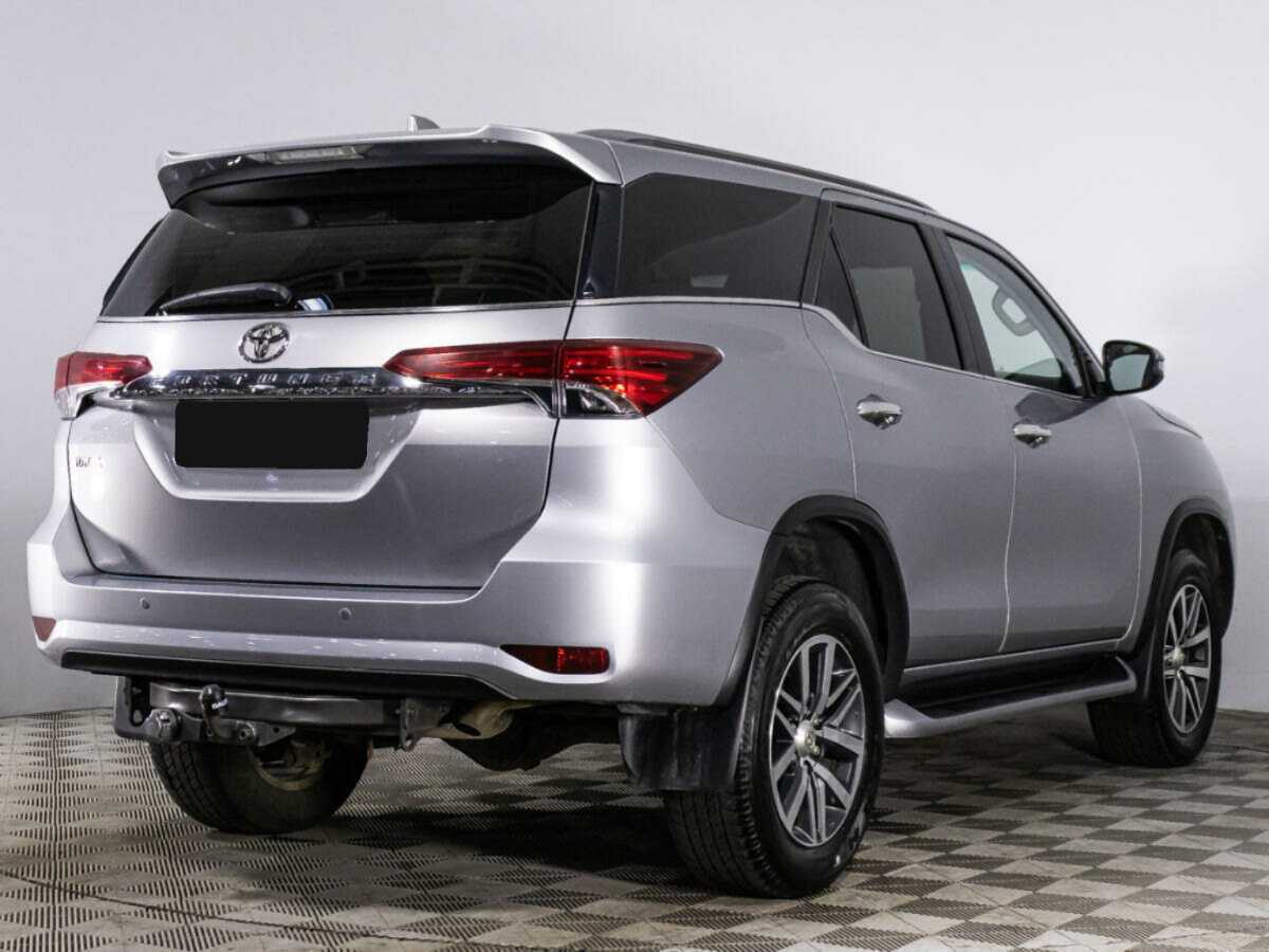 Купить Toyota Fortuner с пробегом. Фото: #4