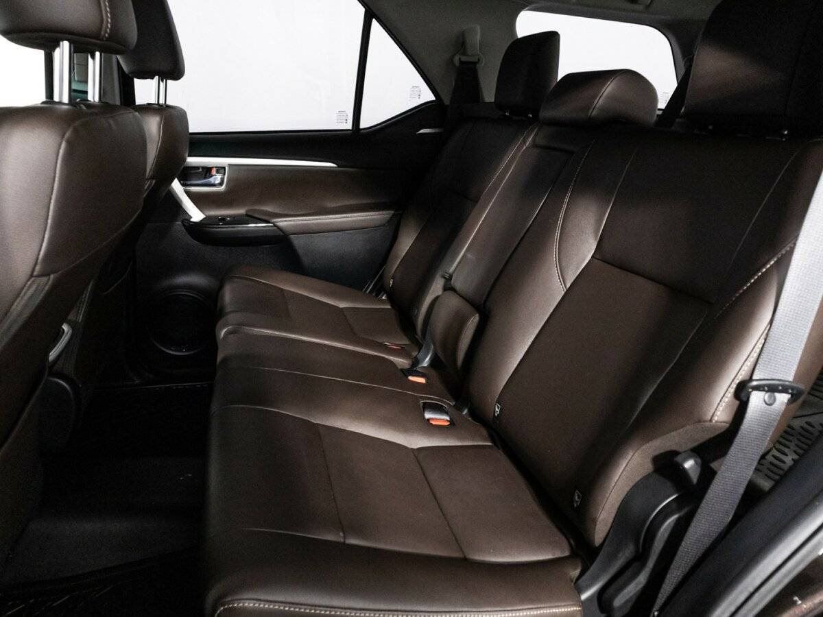 Купить Toyota Fortuner с пробегом. Фото: #9