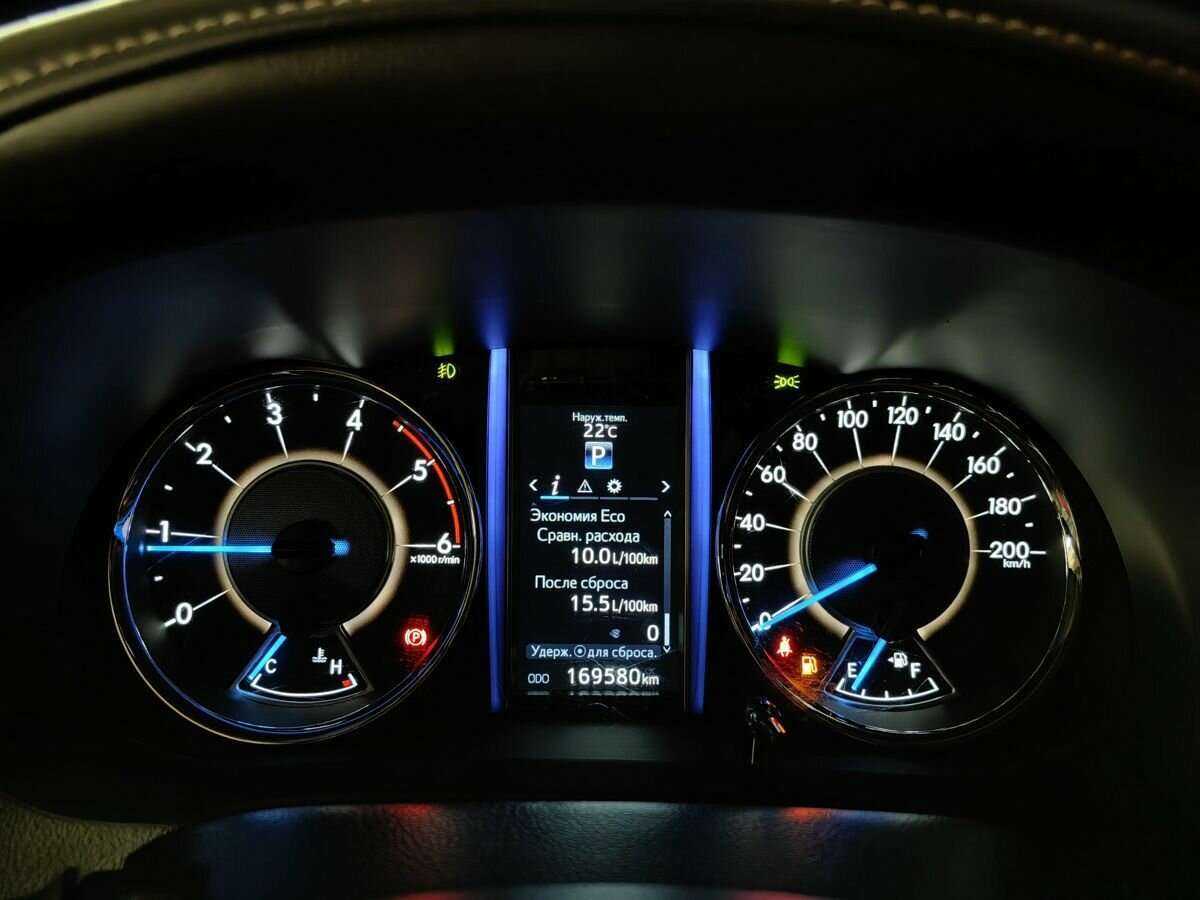 Купить Toyota Fortuner с пробегом. Фото: #17