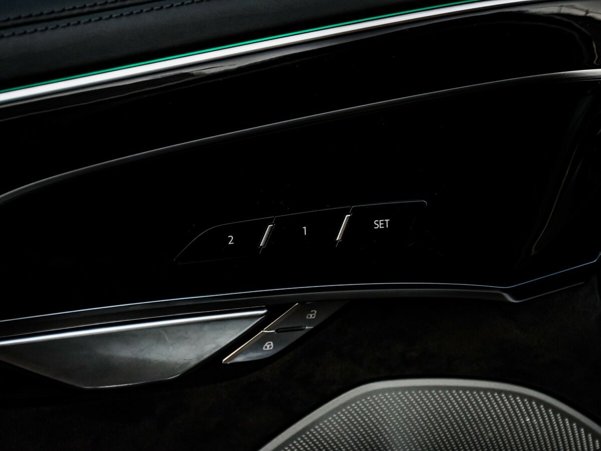 Купить Audi S8 с пробегом. Фото: #21