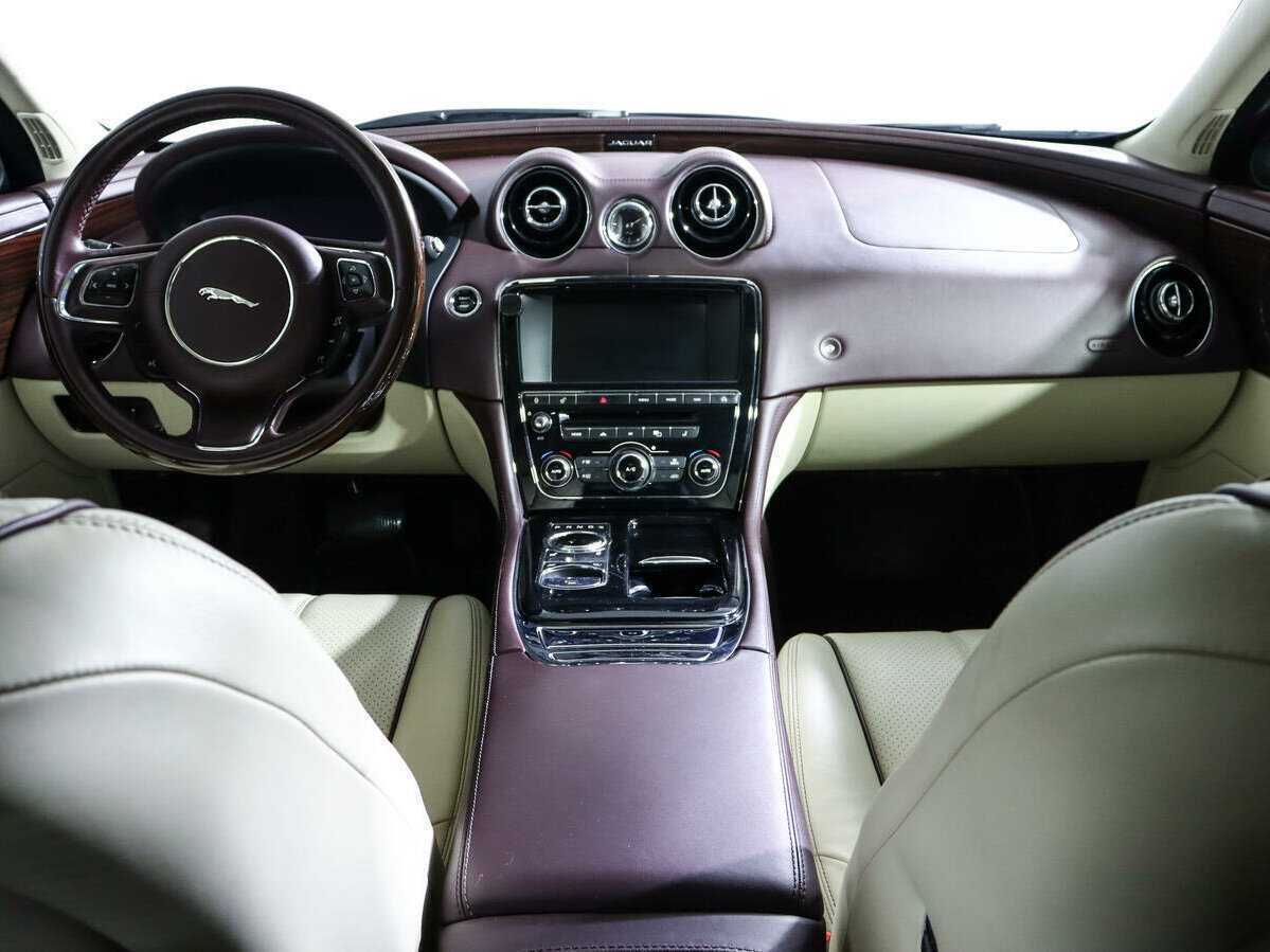 Купить Jaguar XJ с пробегом. Фото: #9