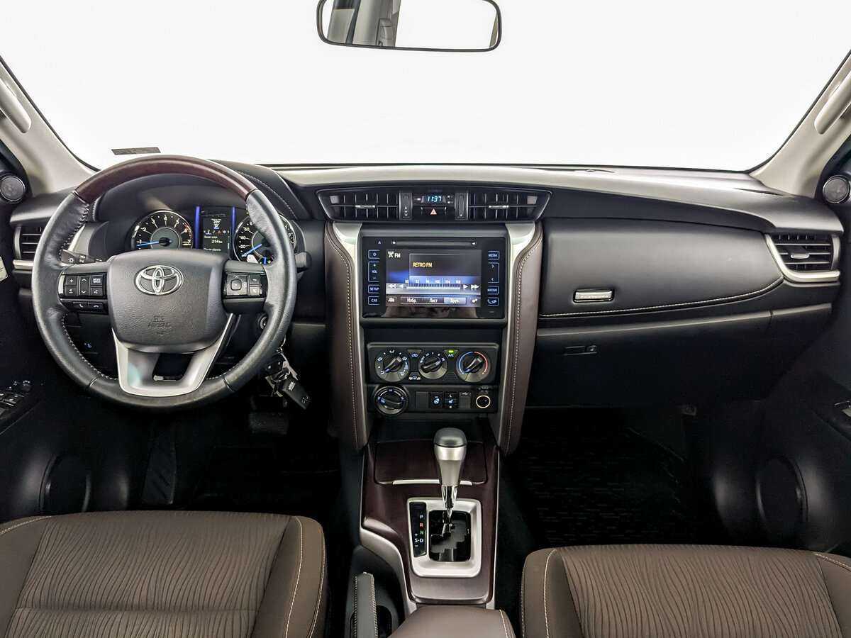 Купить Toyota Fortuner с пробегом. Фото: #11