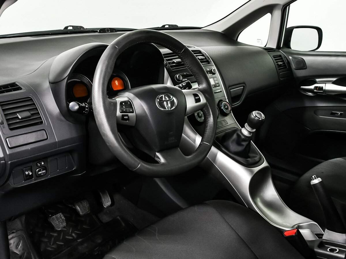Купить Toyota Auris с пробегом. Фото: #11