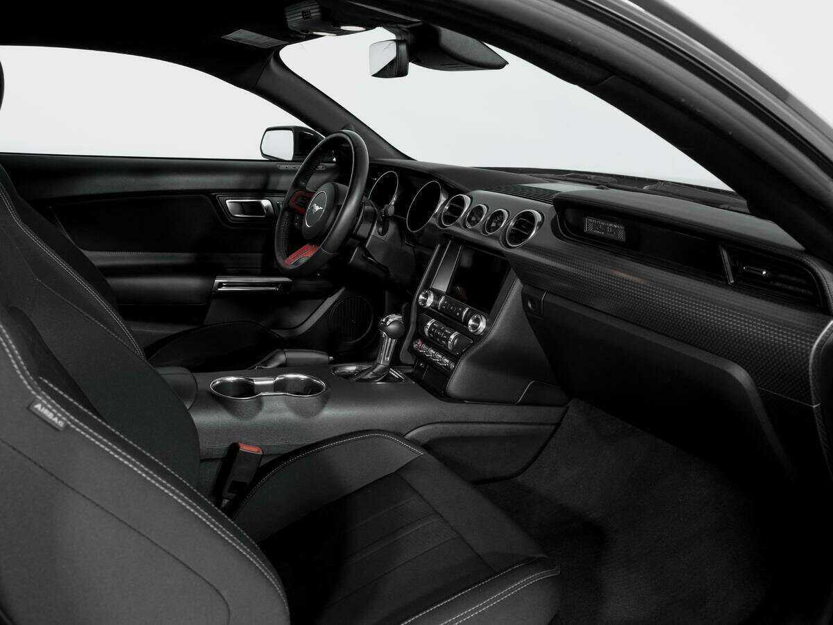 Купить Ford Mustang с пробегом. Фото: #8