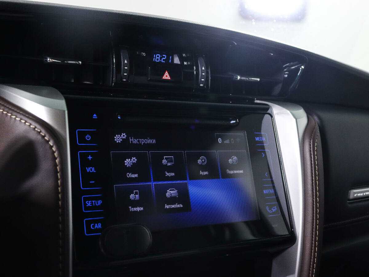 Купить Toyota Fortuner с пробегом. Фото: #12
