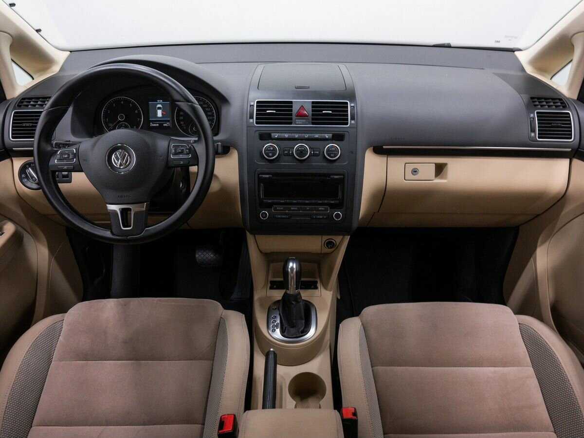 Купить Volkswagen Touran с пробегом. Фото: #9