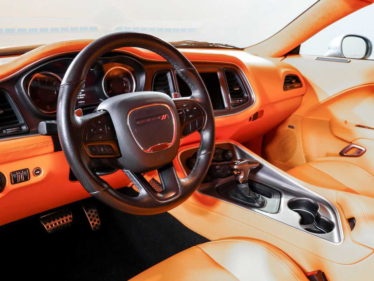 Купить Dodge Challenger с пробегом. Фото: #13