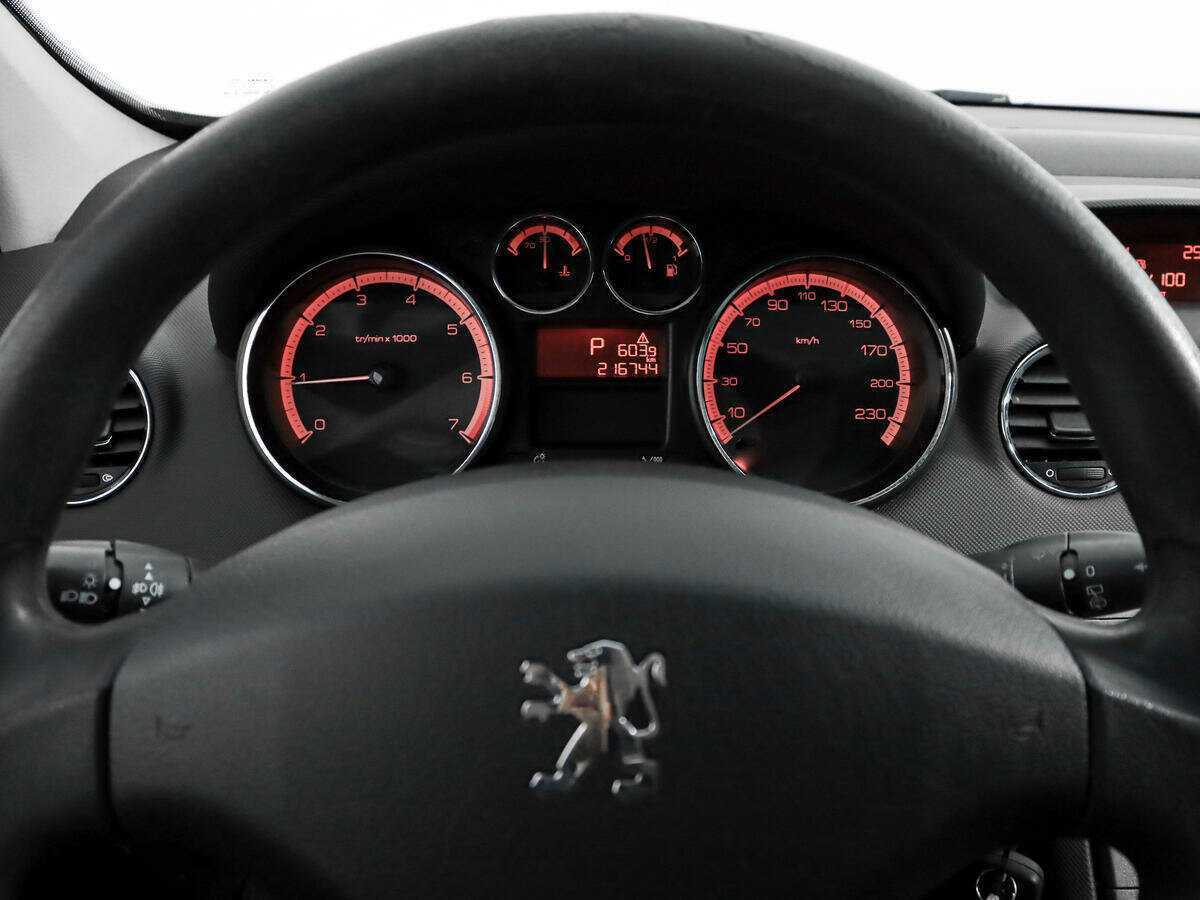 Купить Peugeot 308 с пробегом. Фото: #14
