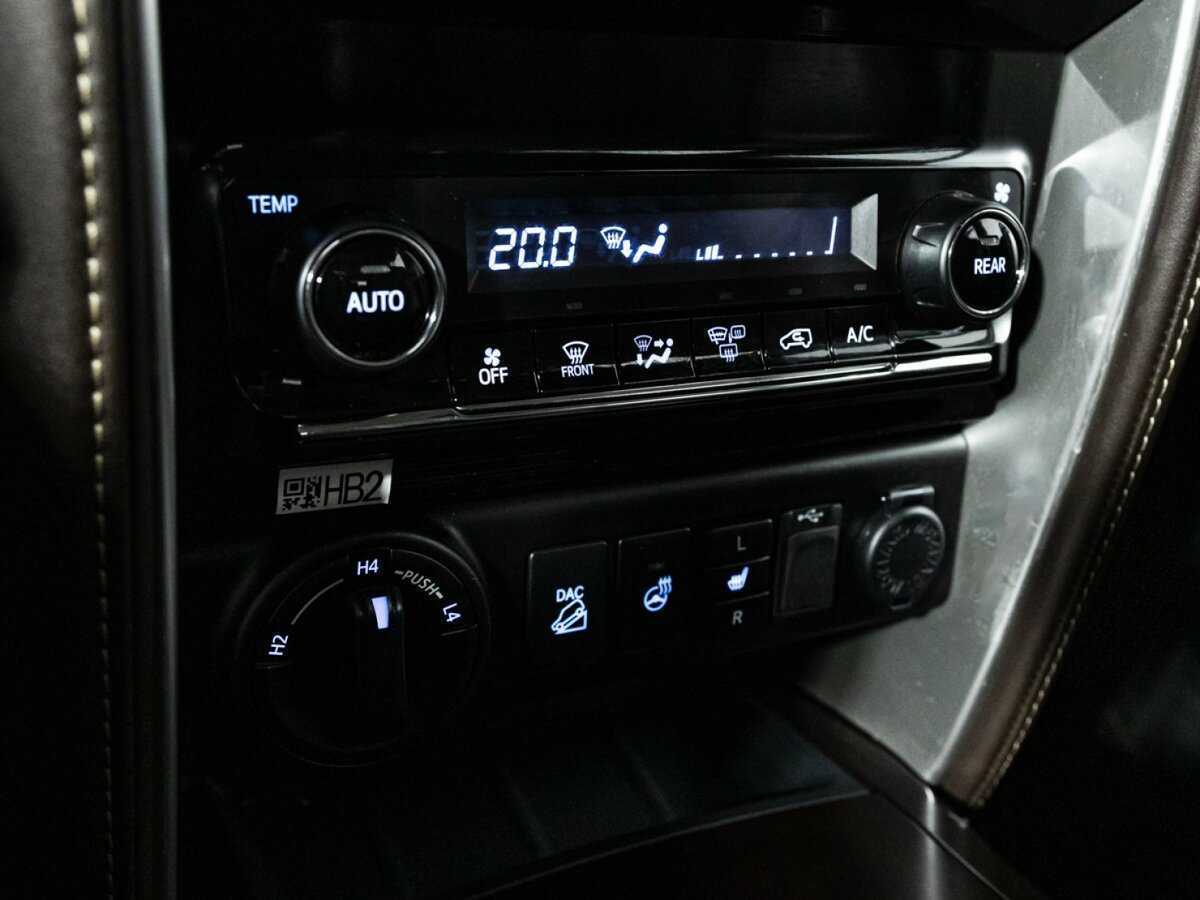 Купить Toyota Fortuner с пробегом. Фото: #14