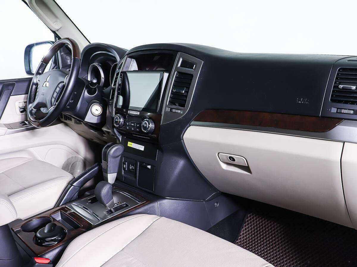 Купить Mitsubishi Pajero с пробегом. Фото: #9