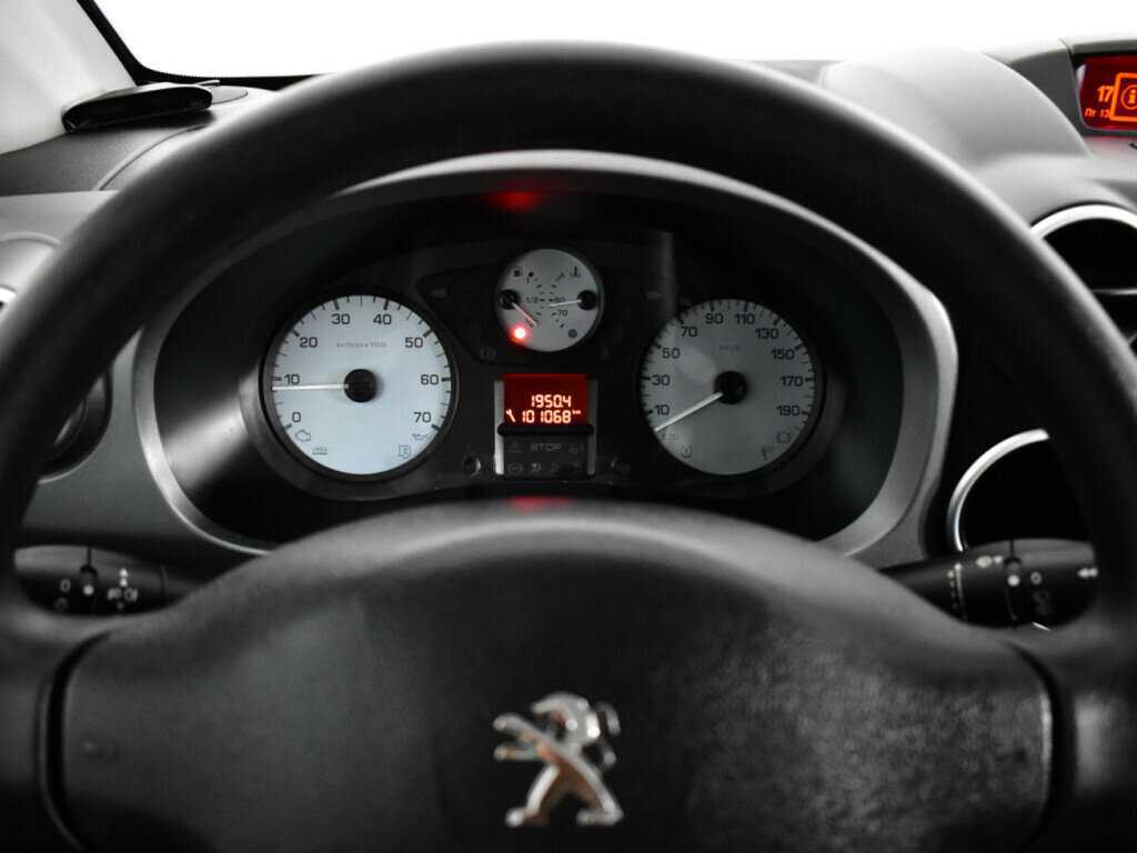 Купить Peugeot Partner с пробегом. Фото: #10