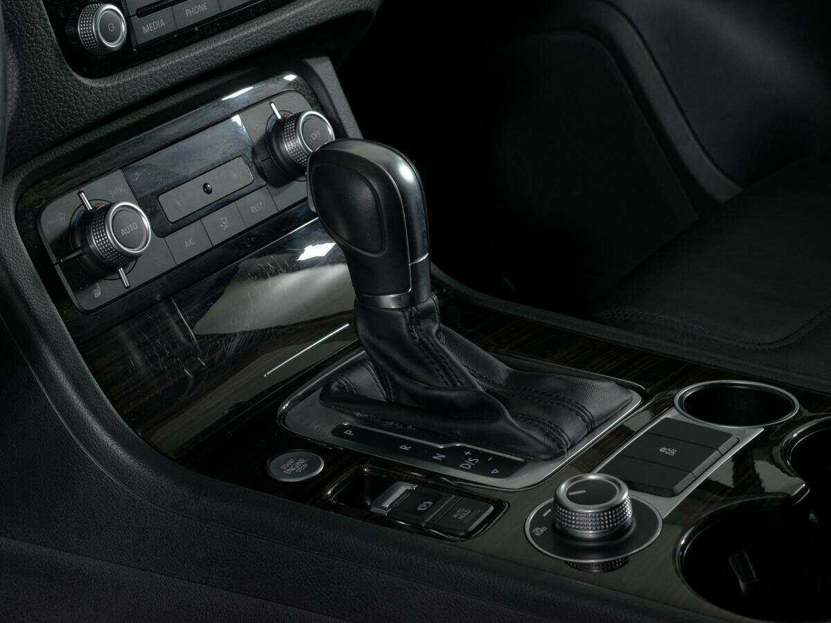 Купить Volkswagen Touareg с пробегом. Фото: #14