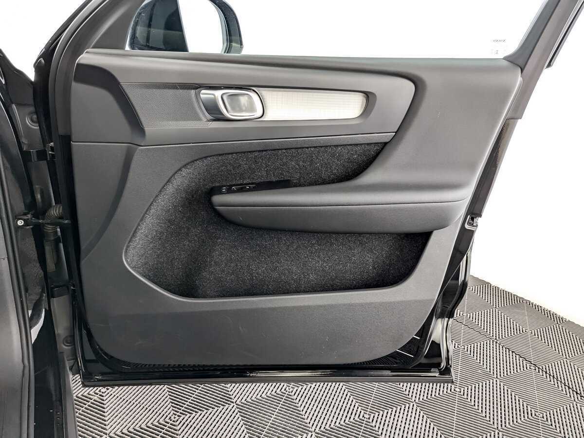 Купить Volvo XC40 с пробегом. Фото: #24