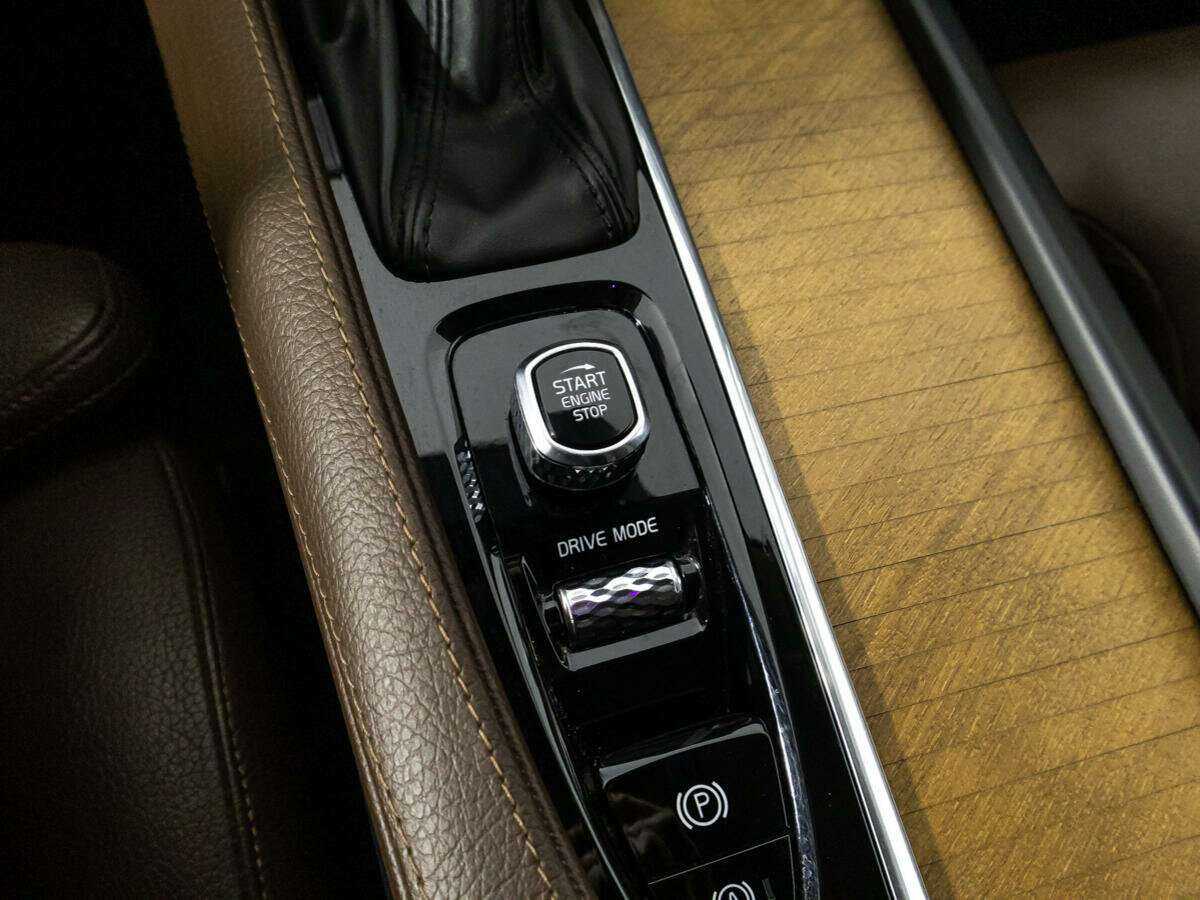 Купить Volvo XC90 с пробегом. Фото: #18