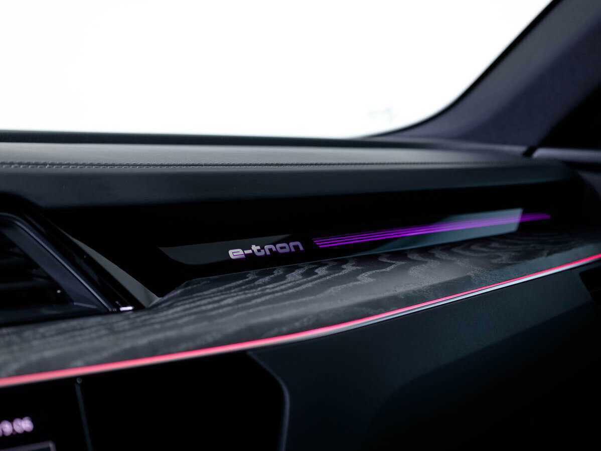 Купить Audi e-tron с пробегом. Фото: #18
