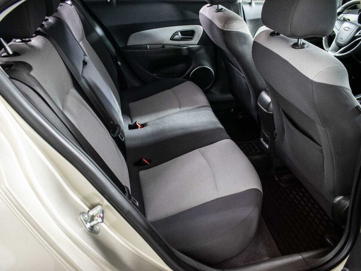 Купить Chevrolet Cruze с пробегом. Фото: #9