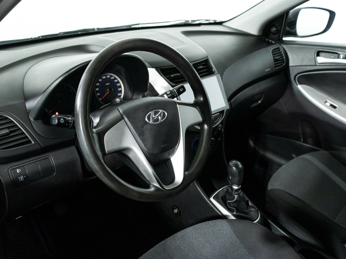 Купить Hyundai Solaris с пробегом. Фото: #10