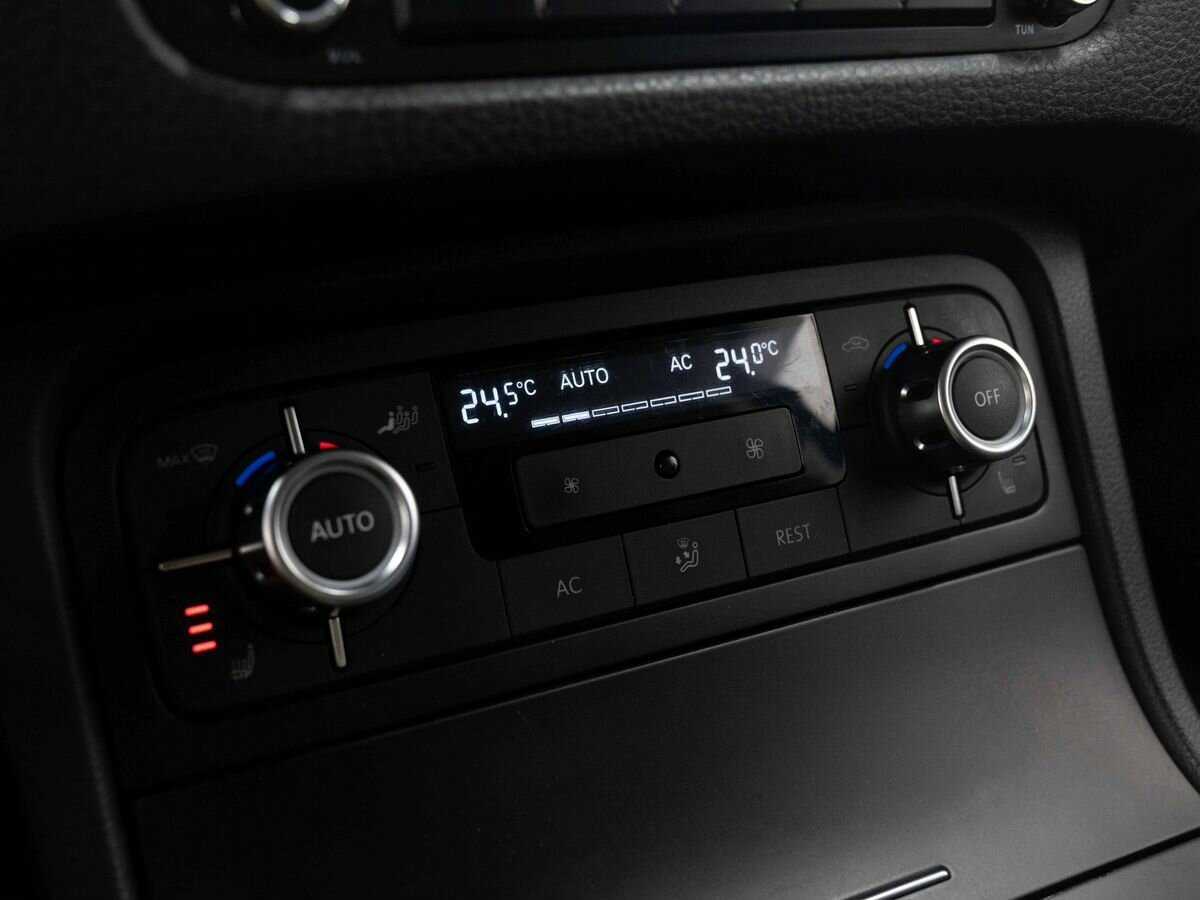 Купить Volkswagen Touareg с пробегом. Фото: #22