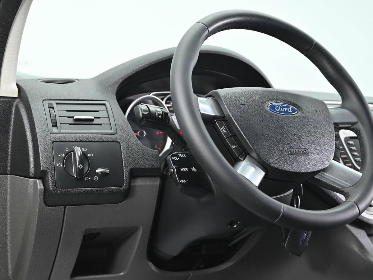 Купить Ford Kuga с пробегом. Фото: #7