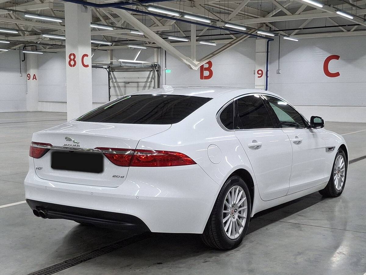 Купить Jaguar XF с пробегом. Фото: #4