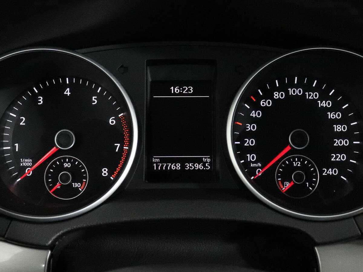 Купить Volkswagen Golf с пробегом. Фото: #9