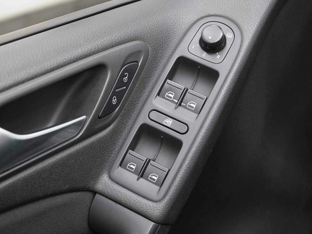 Купить Volkswagen Golf с пробегом. Фото: #16