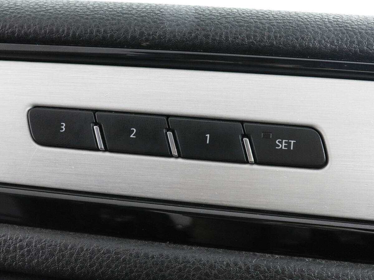 Купить Volkswagen Touareg с пробегом. Фото: #10