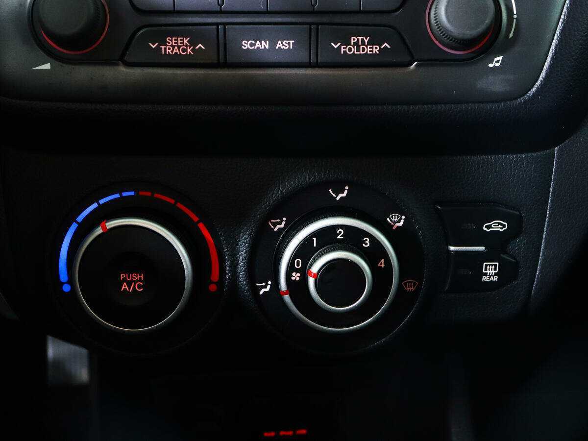 Купить Kia Rio с пробегом. Фото: #15
