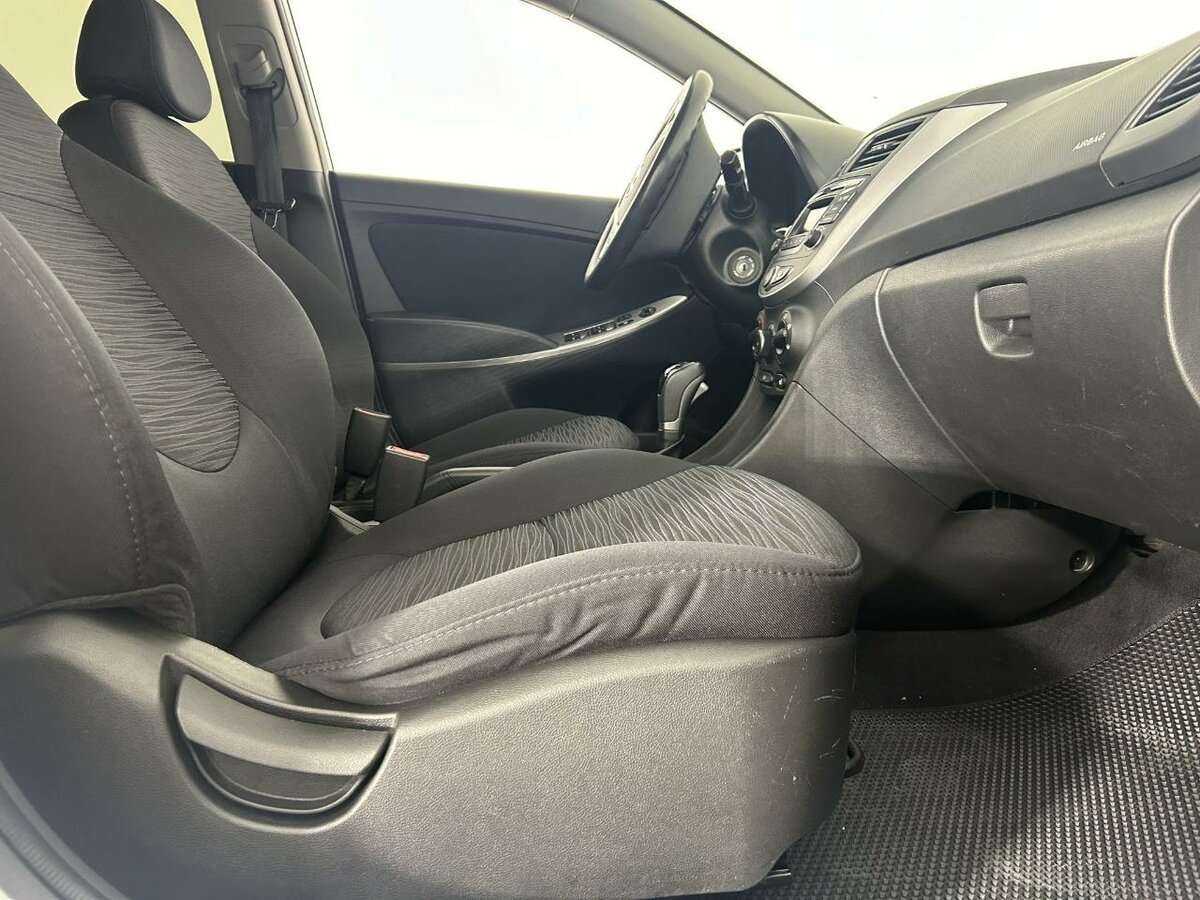 Купить Hyundai Solaris с пробегом. Фото: #13