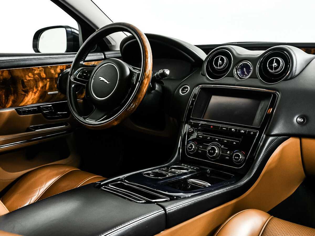 Купить Jaguar XJ с пробегом. Фото: #8