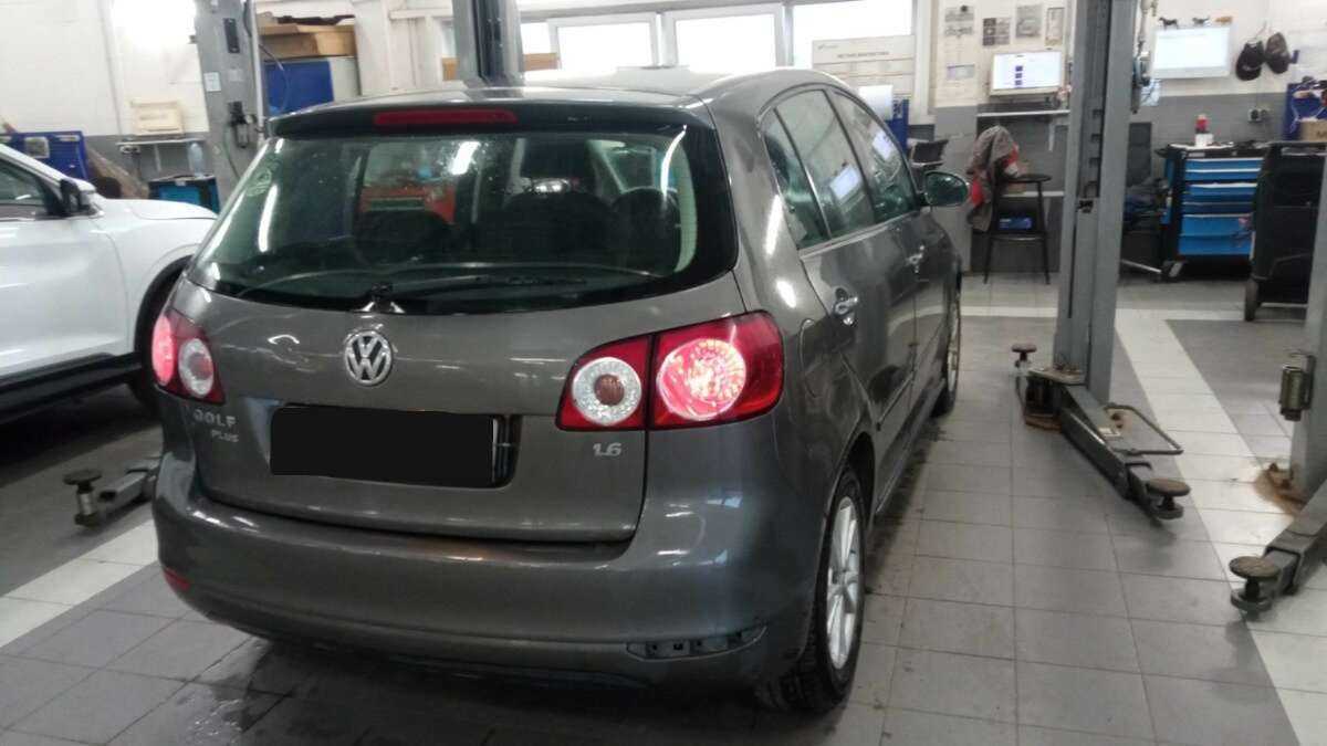 Купить Volkswagen Golf Plus с пробегом. Фото: #1