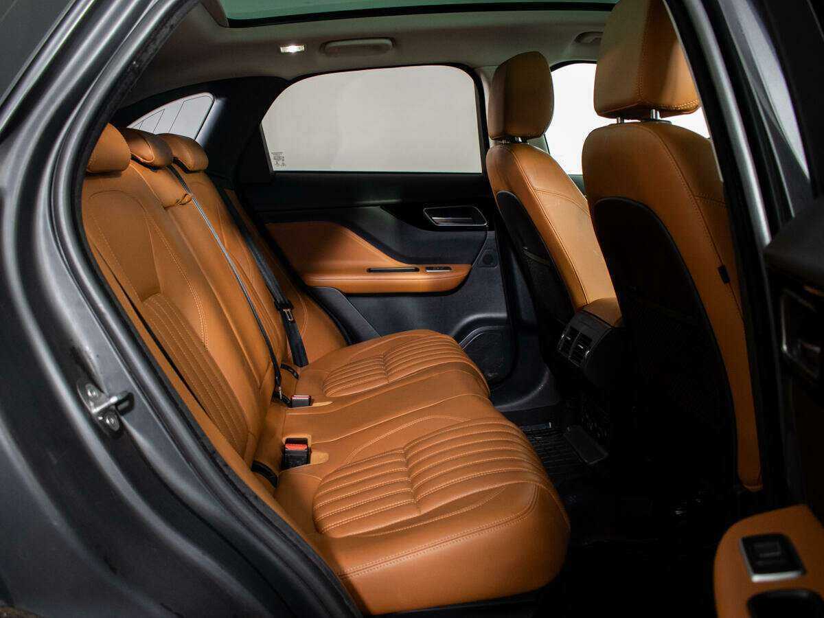 Купить Jaguar F-Pace с пробегом. Фото: #9