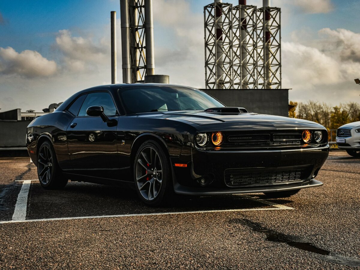 Купить Dodge Challenger с пробегом. Фото: #2