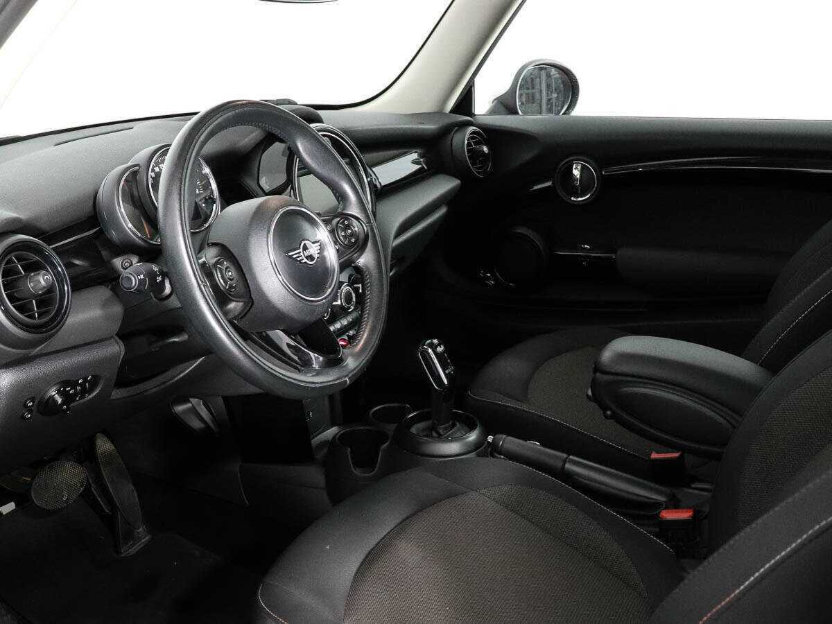 Купить Mini Hatch с пробегом. Фото: #9