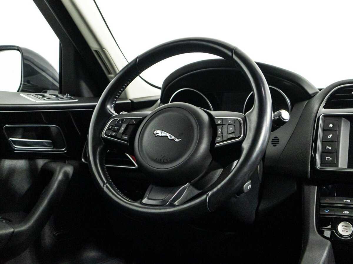 Купить Jaguar F-Pace с пробегом. Фото: #22