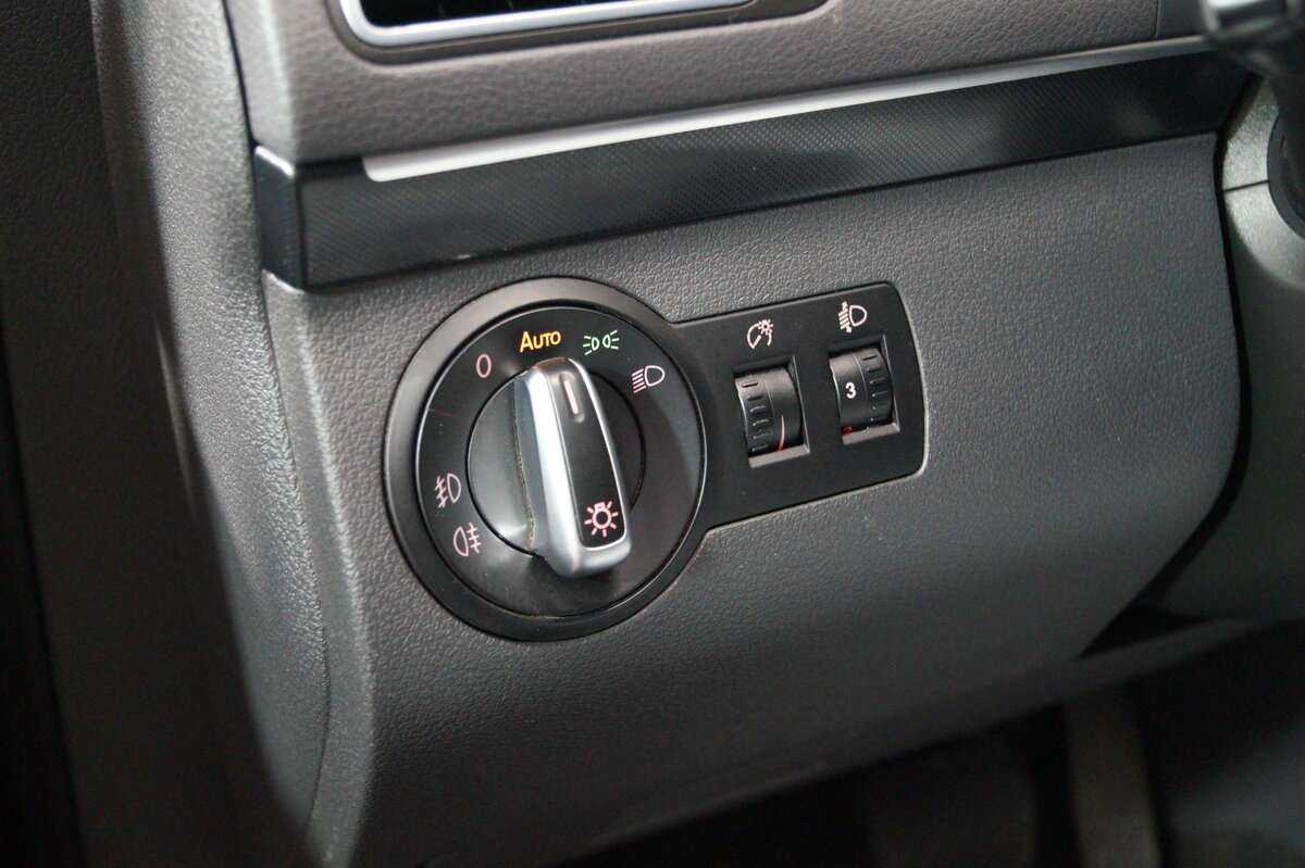 Купить Volkswagen Touran с пробегом. Фото: #14