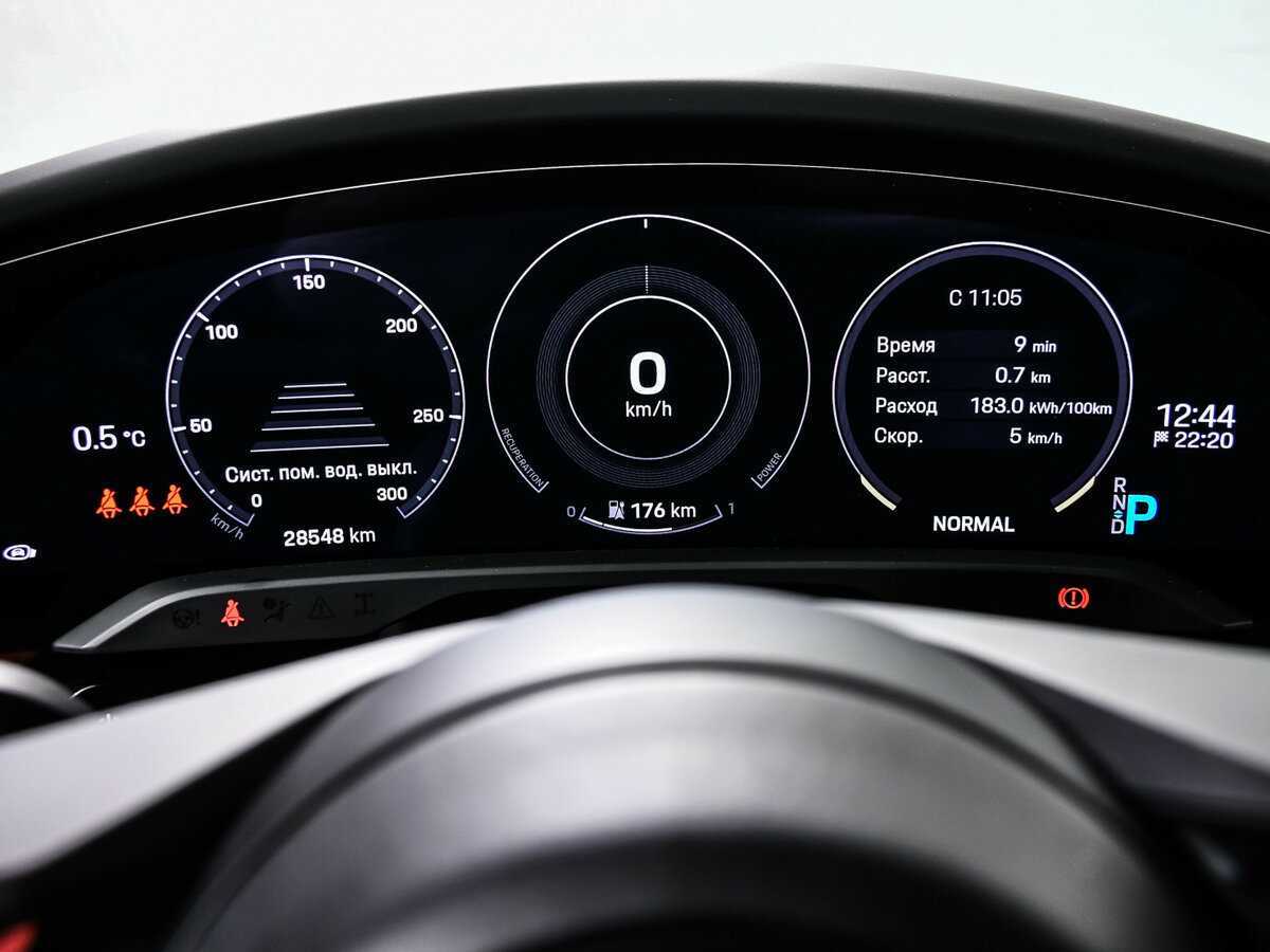 Купить Porsche Taycan с пробегом. Фото: #9
