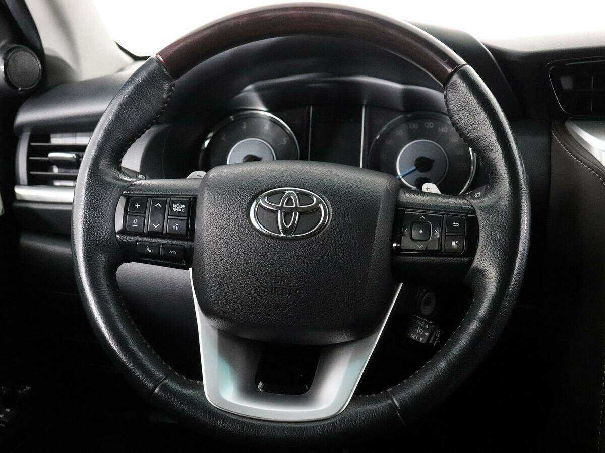 Купить Toyota Fortuner с пробегом. Фото: #13