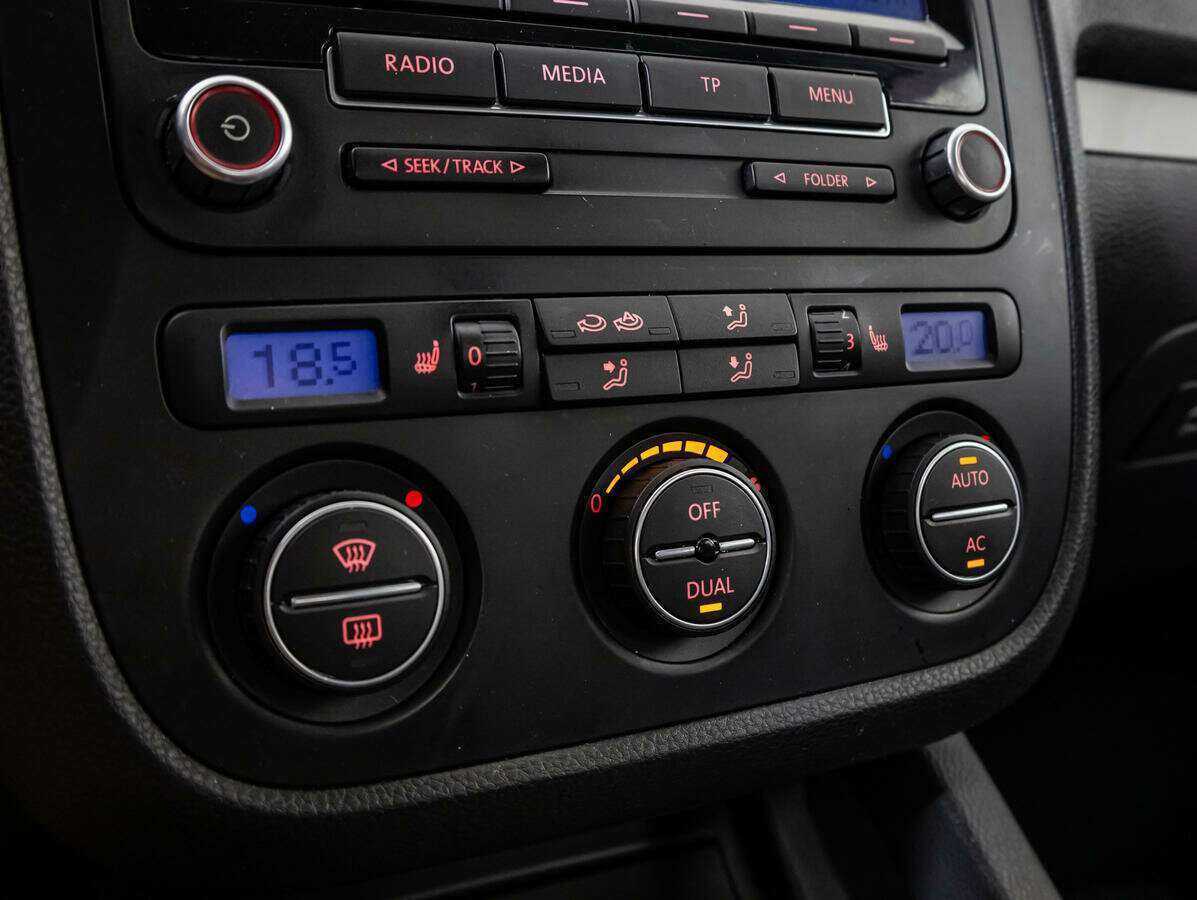 Купить Volkswagen Jetta с пробегом. Фото: #14