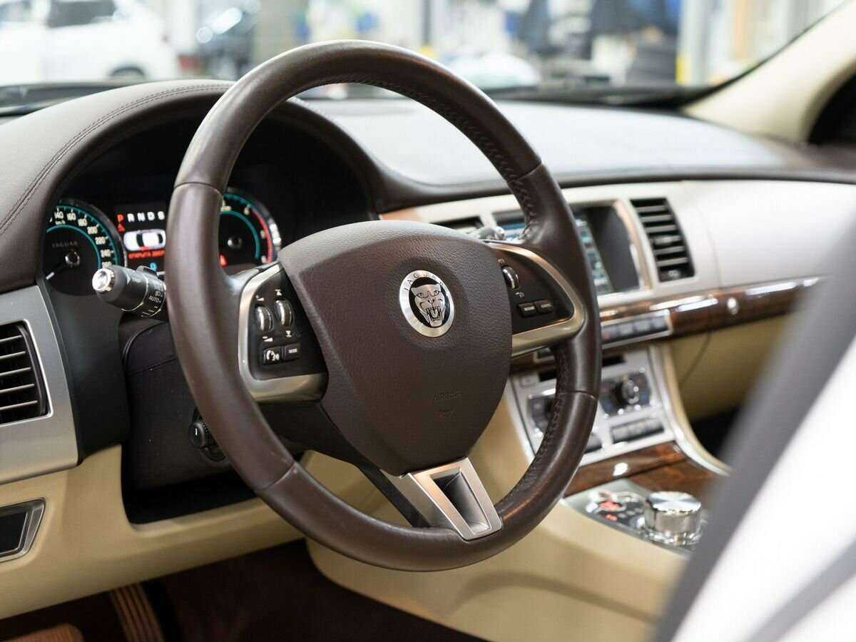Купить Jaguar XF с пробегом. Фото: #4