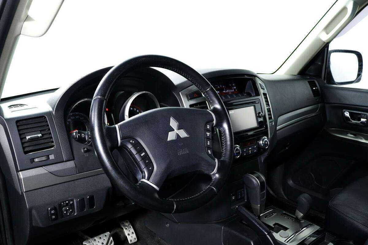 Купить Mitsubishi Pajero с пробегом. Фото: #11