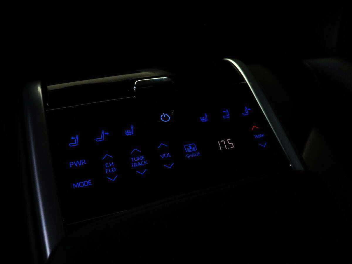 Купить Toyota Camry с пробегом. Фото: #22