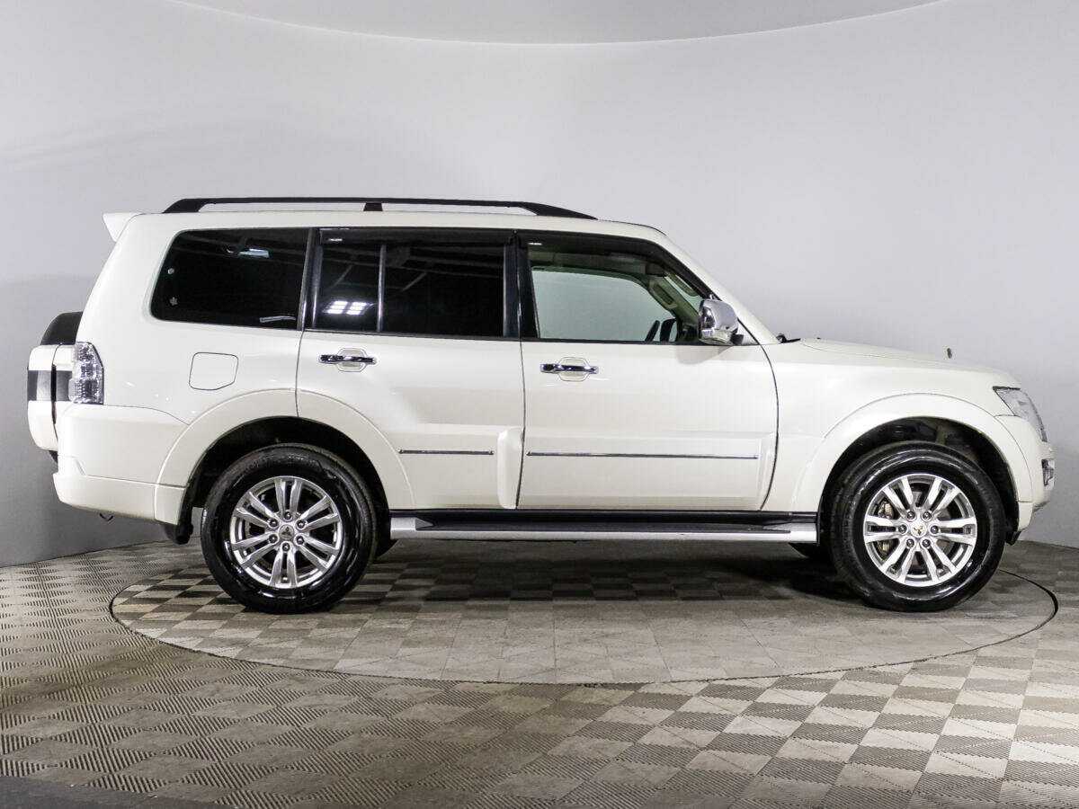 Купить Mitsubishi Pajero с пробегом. Фото: #3