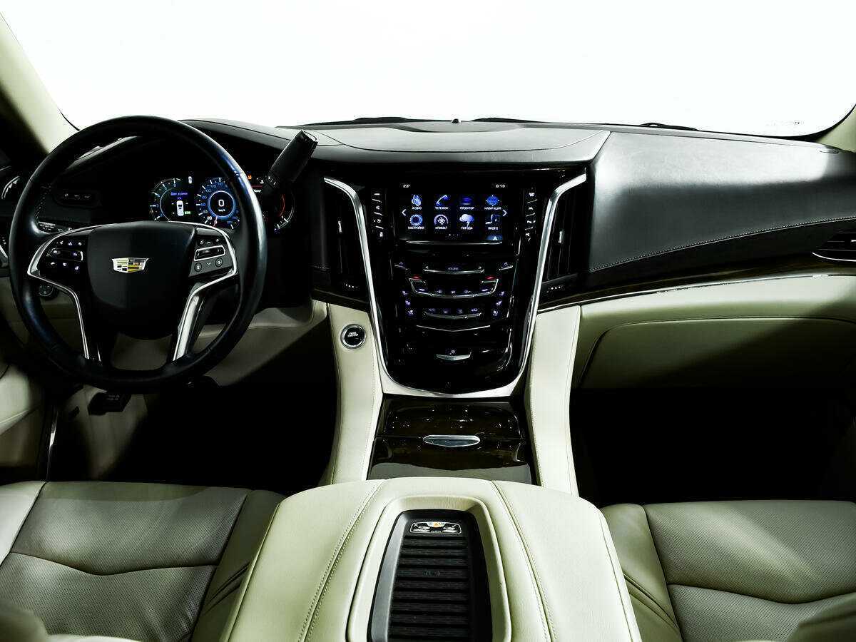 Купить Cadillac Escalade с пробегом. Фото: #10