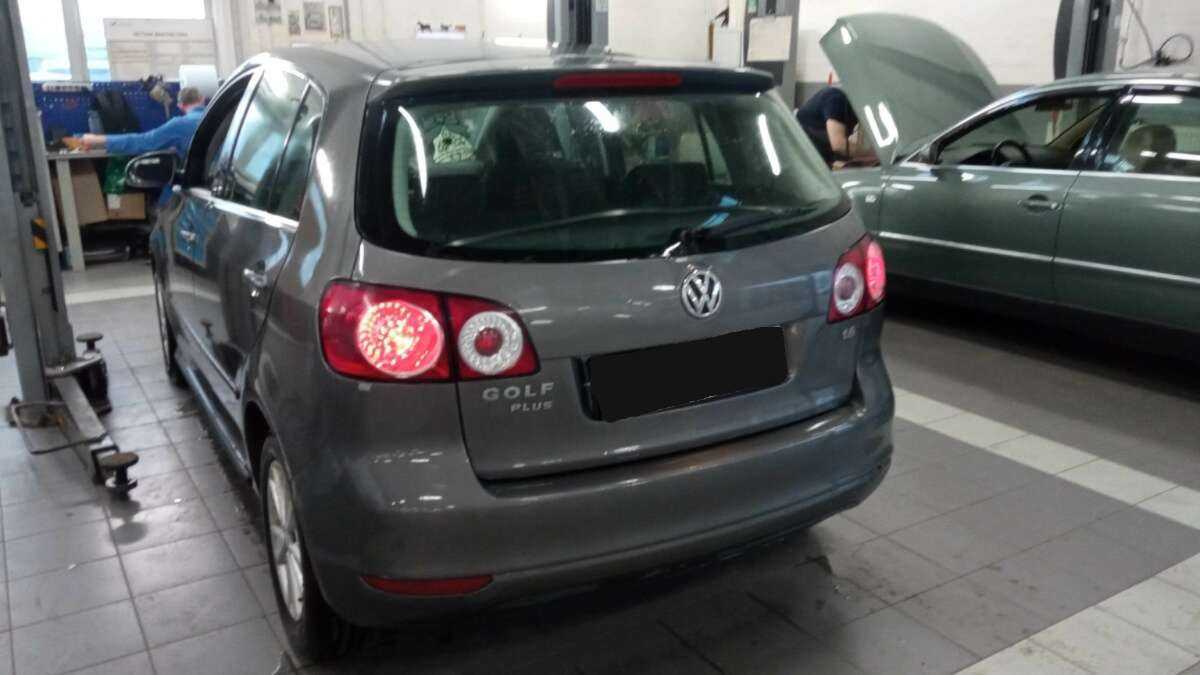 Купить Volkswagen Golf Plus с пробегом. Фото: #2