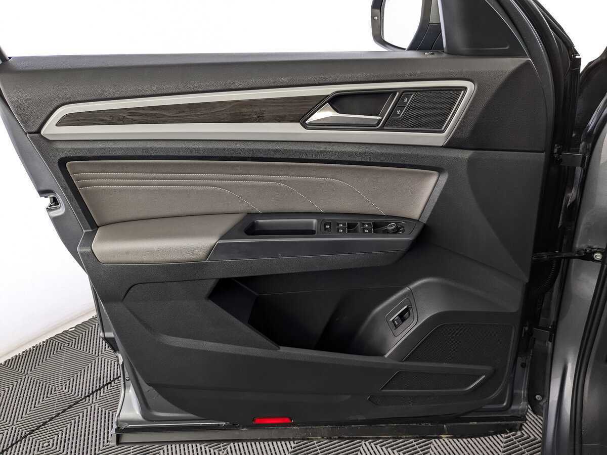 Купить Volkswagen Teramont с пробегом. Фото: #13