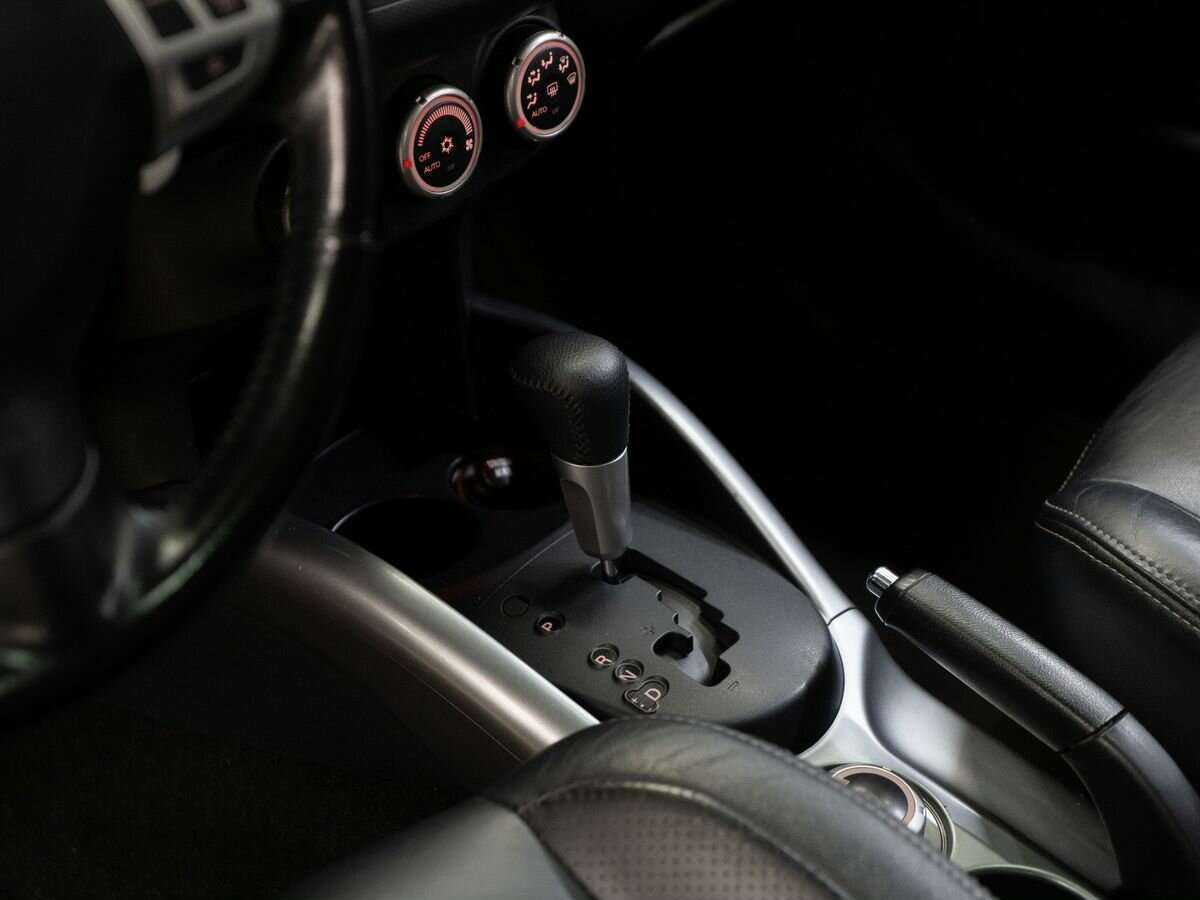 Купить Mitsubishi Outlander с пробегом. Фото: #9